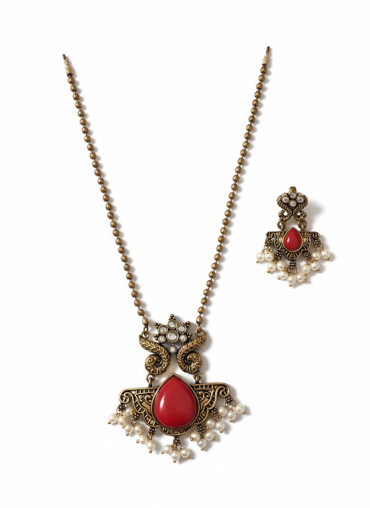 TEARDROP RED STONE AND PEARL ACCENTS