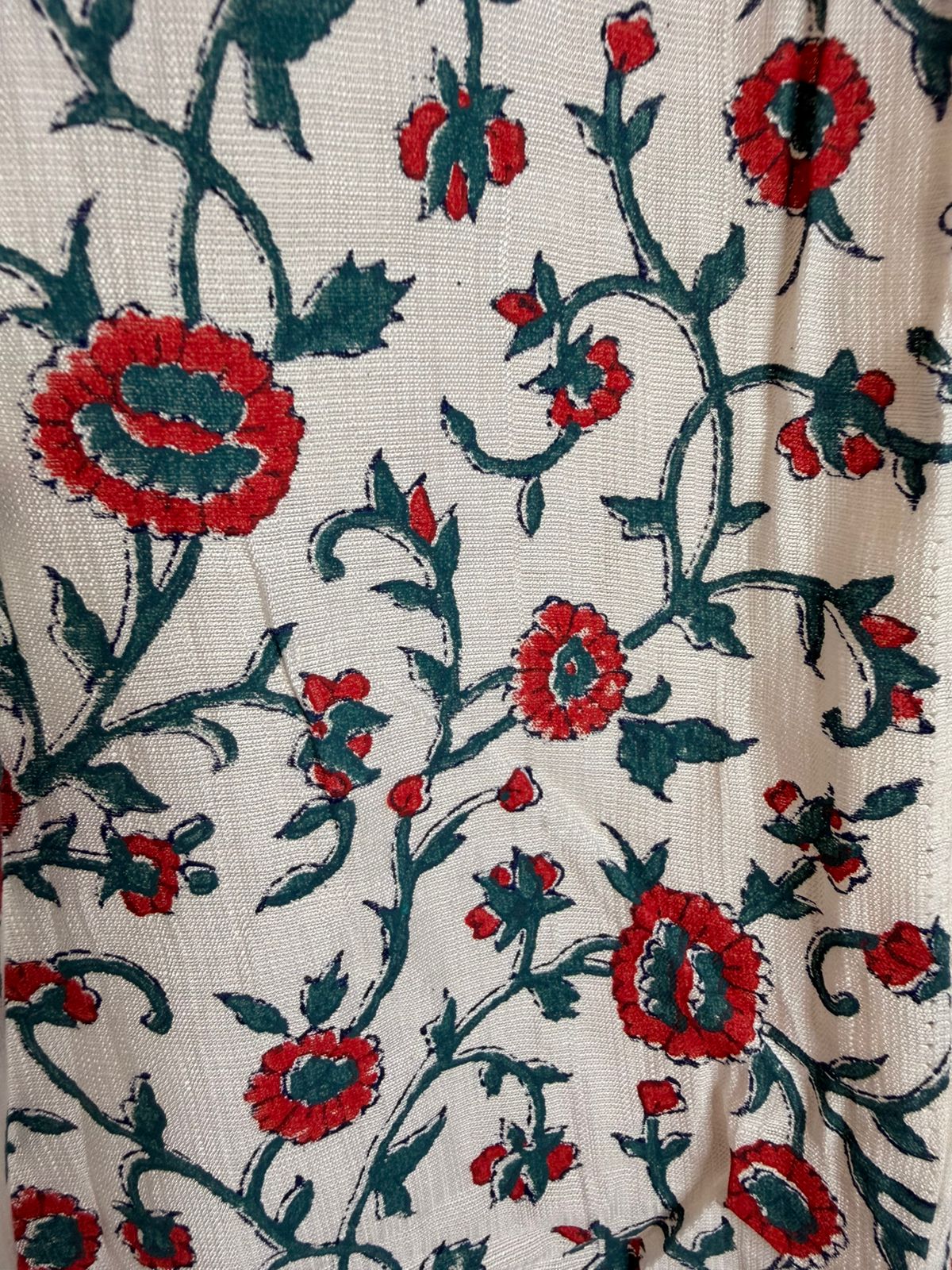 Elegant Off-White Cotton Kurta with Floral designs & Pintuck Panel