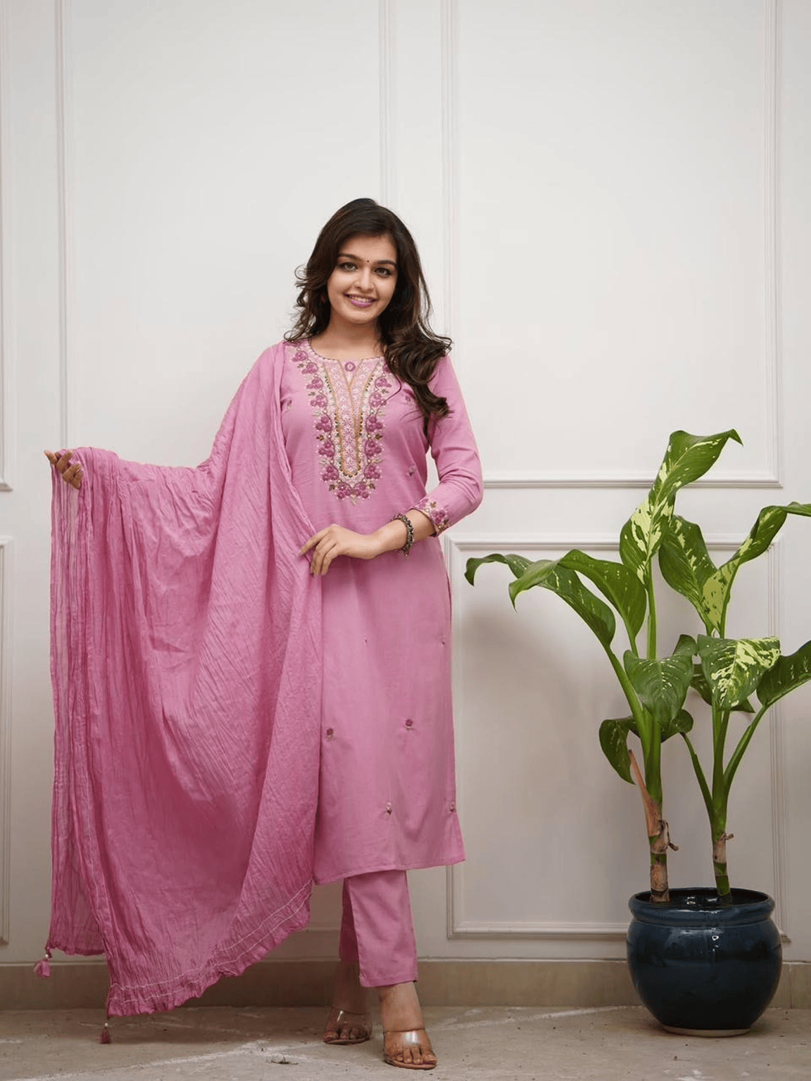 WOMEN'S PINK EMBROIDERED KURTA SET