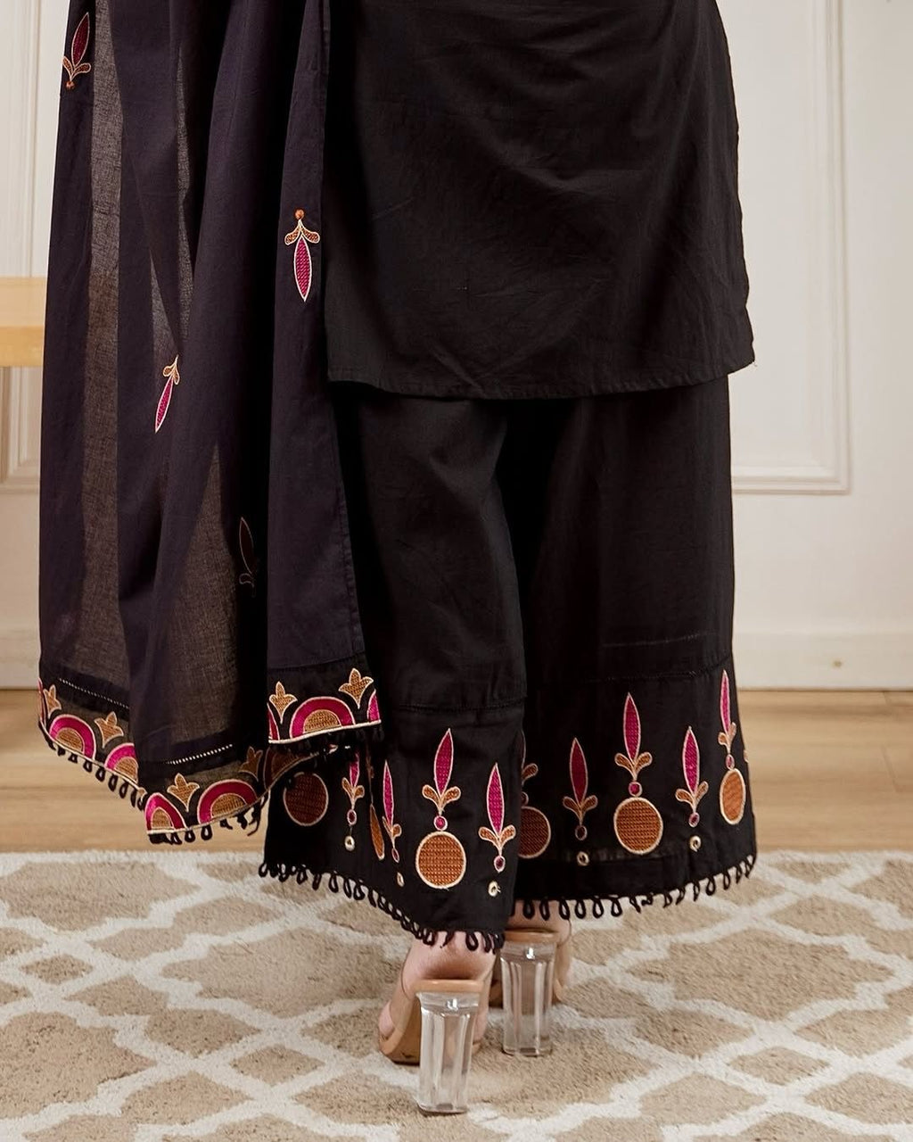 ELEGANT BLACK EMBROIDERED COTTON SUIT